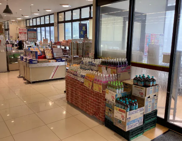 【天満屋ハピーズ足守店】正面玄関青果側入口 各種プロモーション、会員獲得イベントに最適な屋内催事イベントスペース