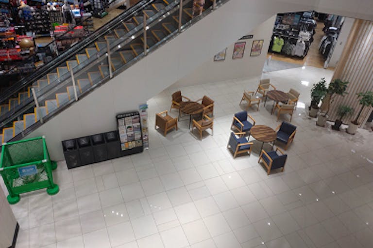 【イオンモール徳島】1FAWAコート(エスカレーター側)の画像1