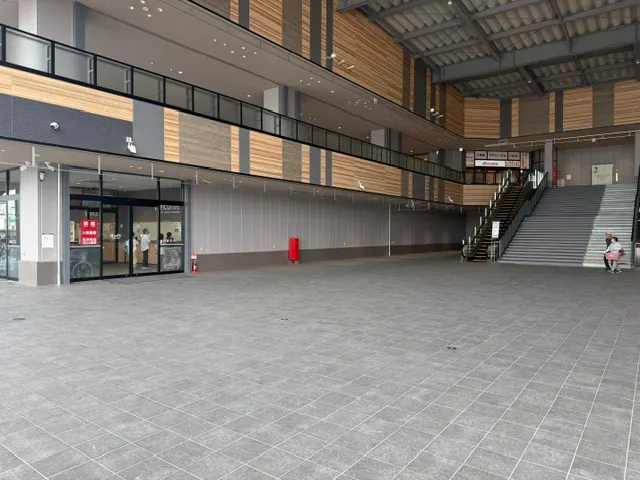 【天満屋ハピーズ西大寺店】1階大階段横スペース 各種プロモーション、会員獲得イベントに最適な屋外催事イベントスペース