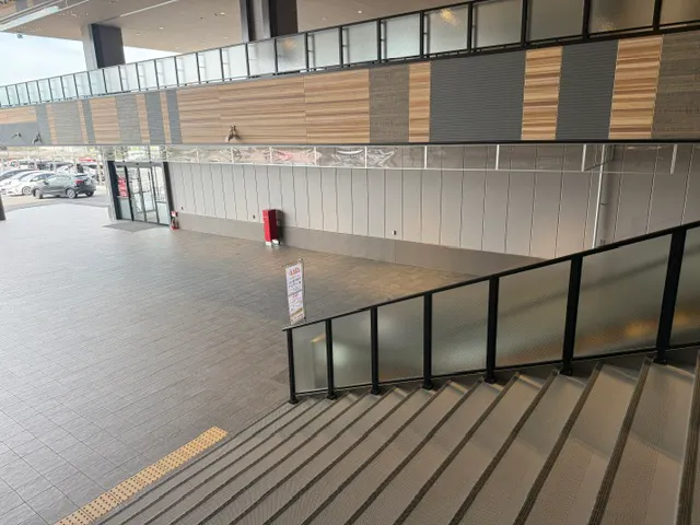 【天満屋ハピーズ西大寺店】1階大階段横スペース 各種プロモーション、会員獲得イベントに最適な屋外催事イベントスペース