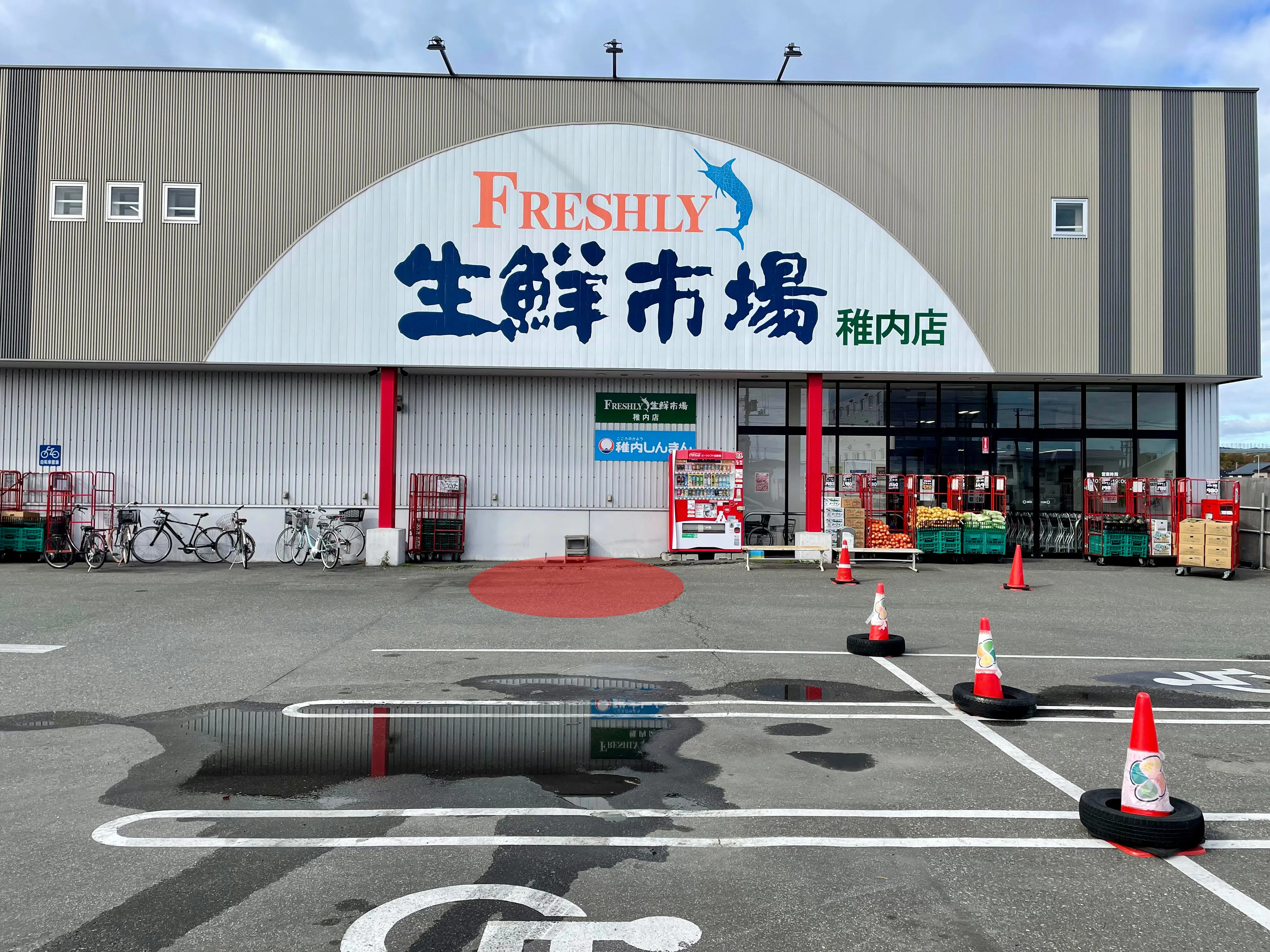 【フレッシュリ生鮮市場稚内店】キッチンカーや販促プロモーション等のイベントに適した入り口横の軒先スペース