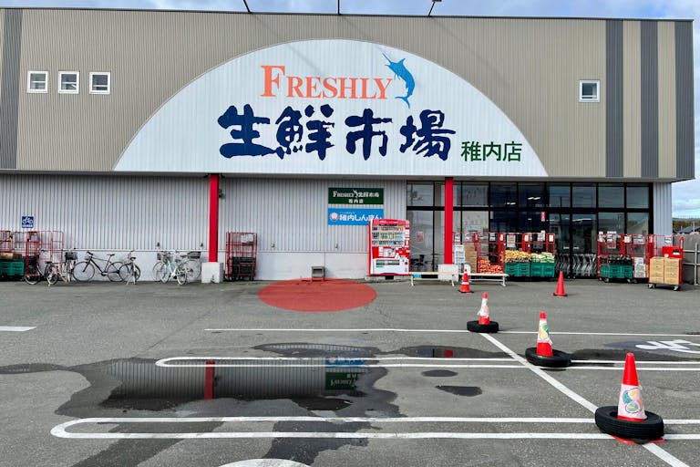 【フレッシュリ生鮮市場稚内店】キッチンカーや販促プロモーション等のイベントに適した入り口横の軒先スペースの画像1