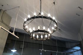 【薬院大通り駅2分】アパレルの展示販売会や各種ポップアップに最適な什器類全て無料貸出が可能な路面スペース