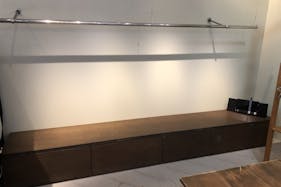 【薬院大通り駅2分】アパレルの展示販売会や各種ポップアップに最適な什器類全て無料貸出が可能な路面スペース