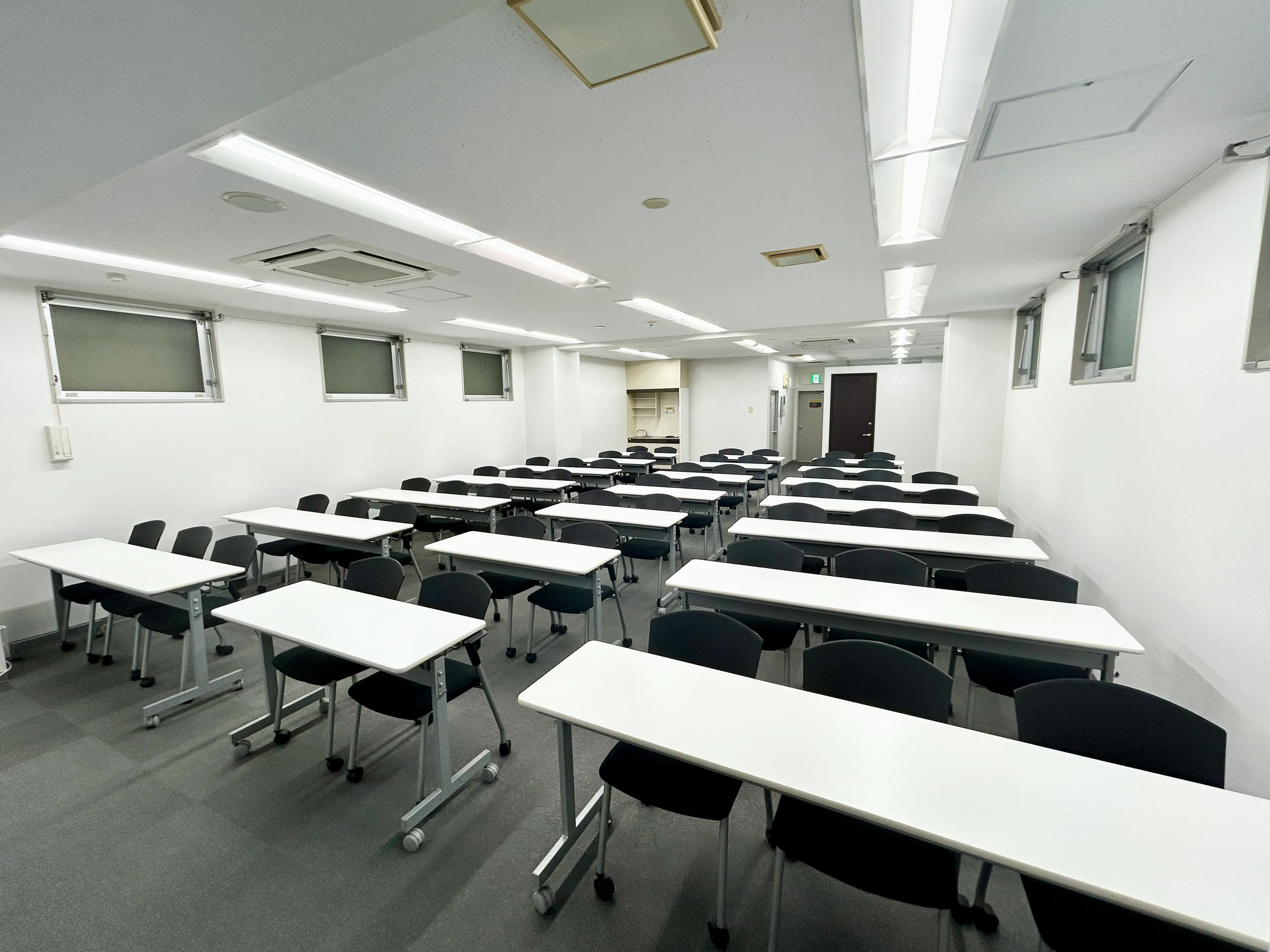 【TIME SHARING 渋谷｜渋谷駅1分】収容人数 着席52名｜無料のモニター・マイクなど什器が充実したイベントスペース