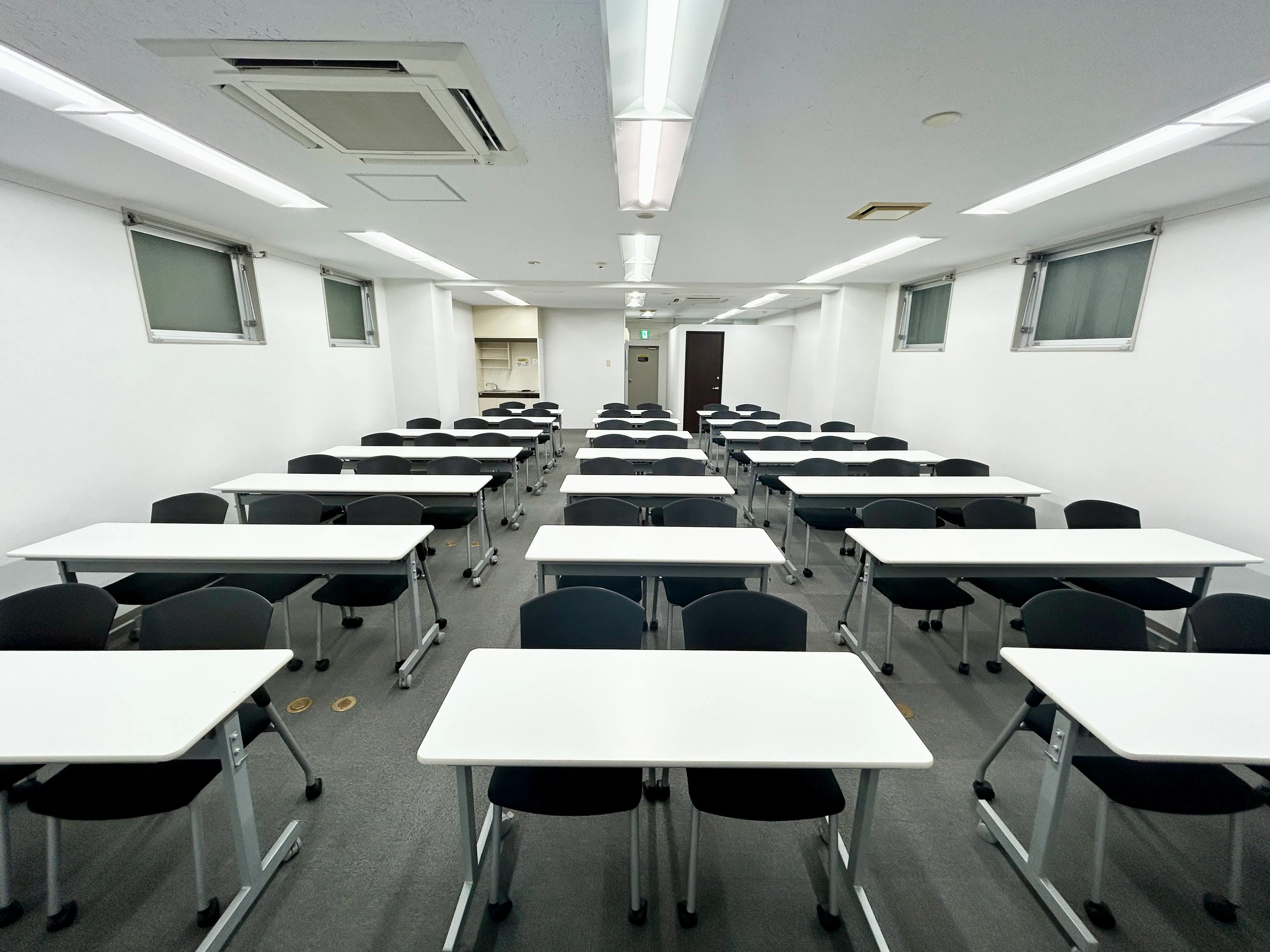 【TIME SHARING 渋谷｜渋谷駅1分】収容人数 着席52名｜無料のモニター・マイクなど什器が充実したイベントスペース