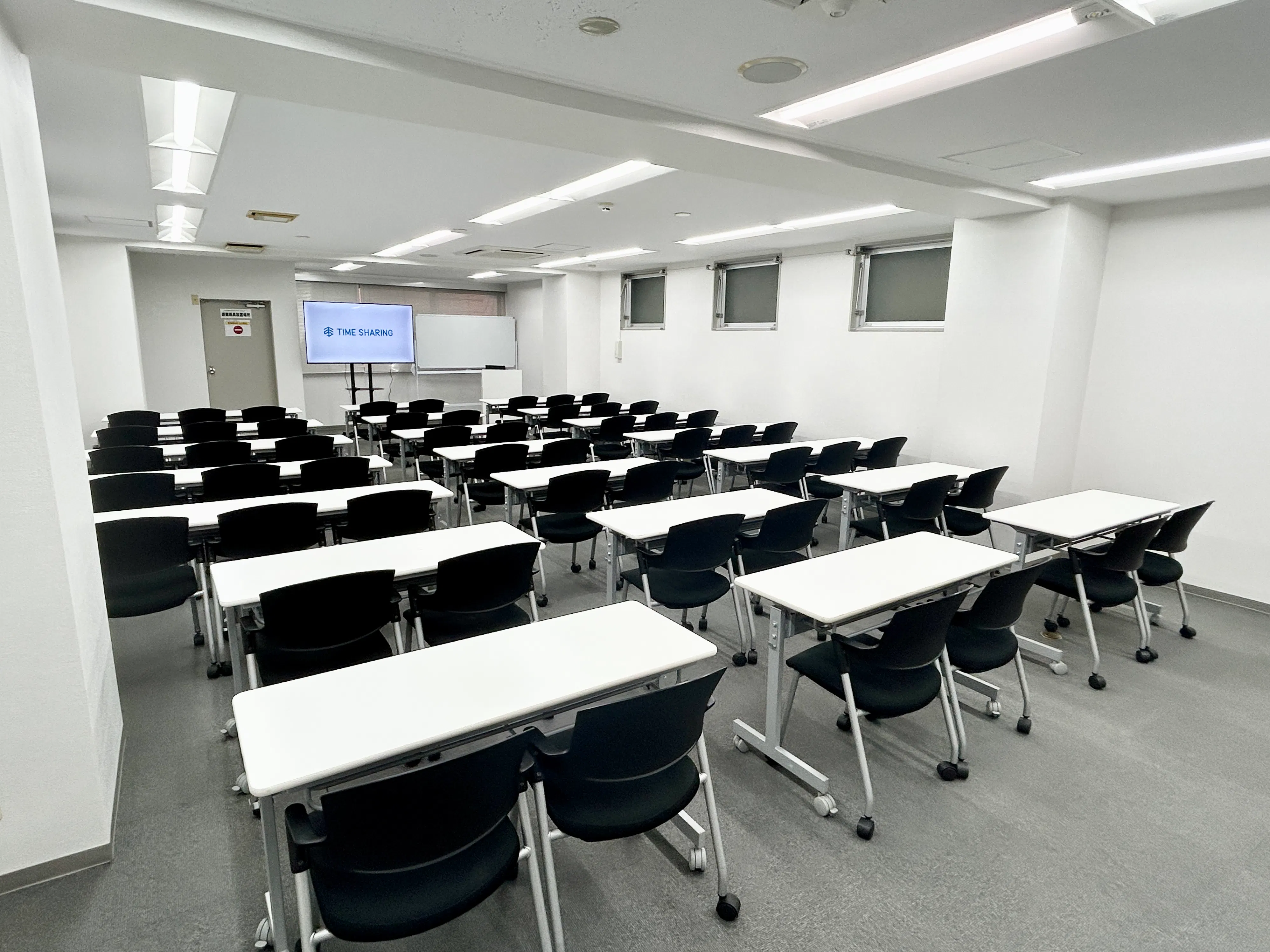 【TIME SHARING 渋谷｜渋谷駅1分】収容人数 着席52名｜無料のモニター・マイクなど什器が充実したイベントスペース