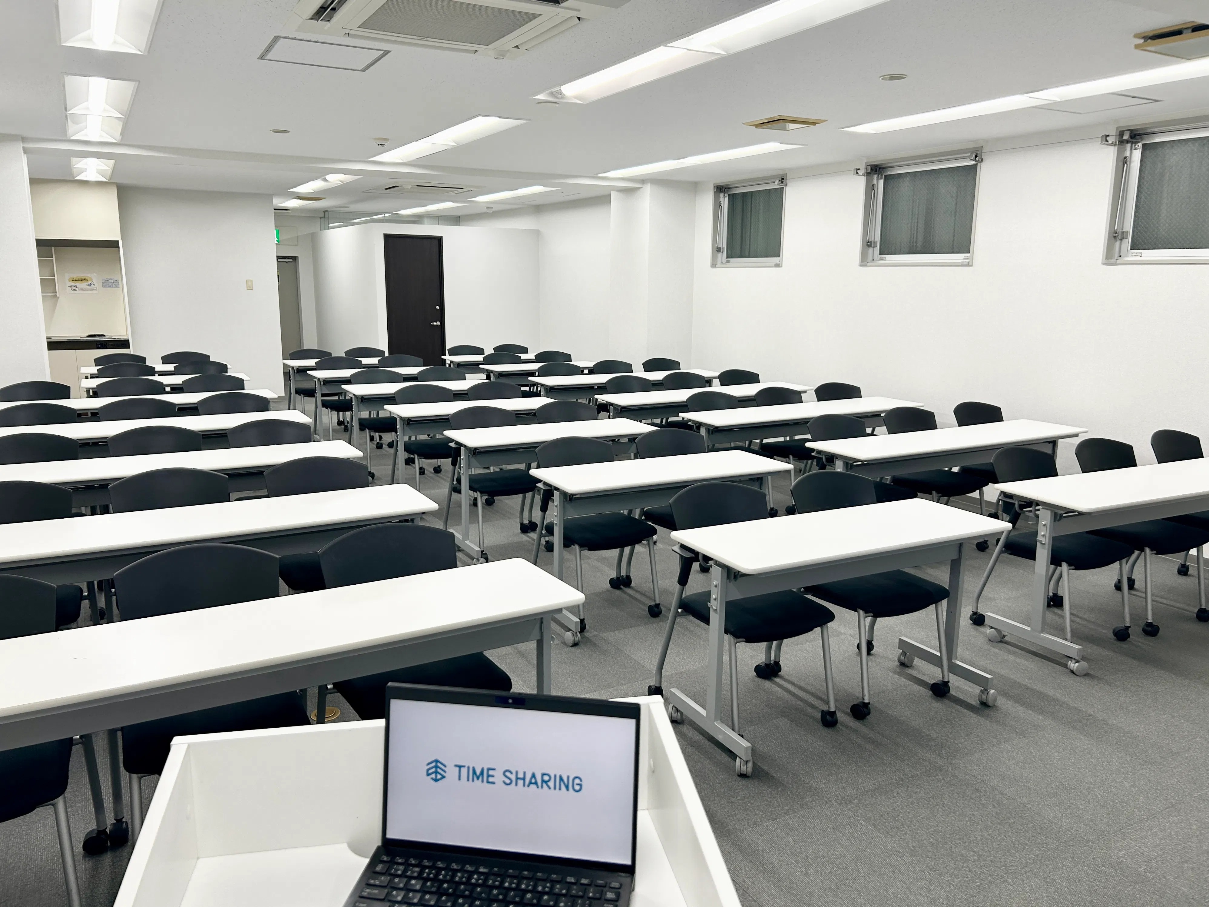 【TIME SHARING 渋谷｜渋谷駅1分】収容人数 着席52名｜無料のモニター・マイクなど什器が充実したイベントスペース
