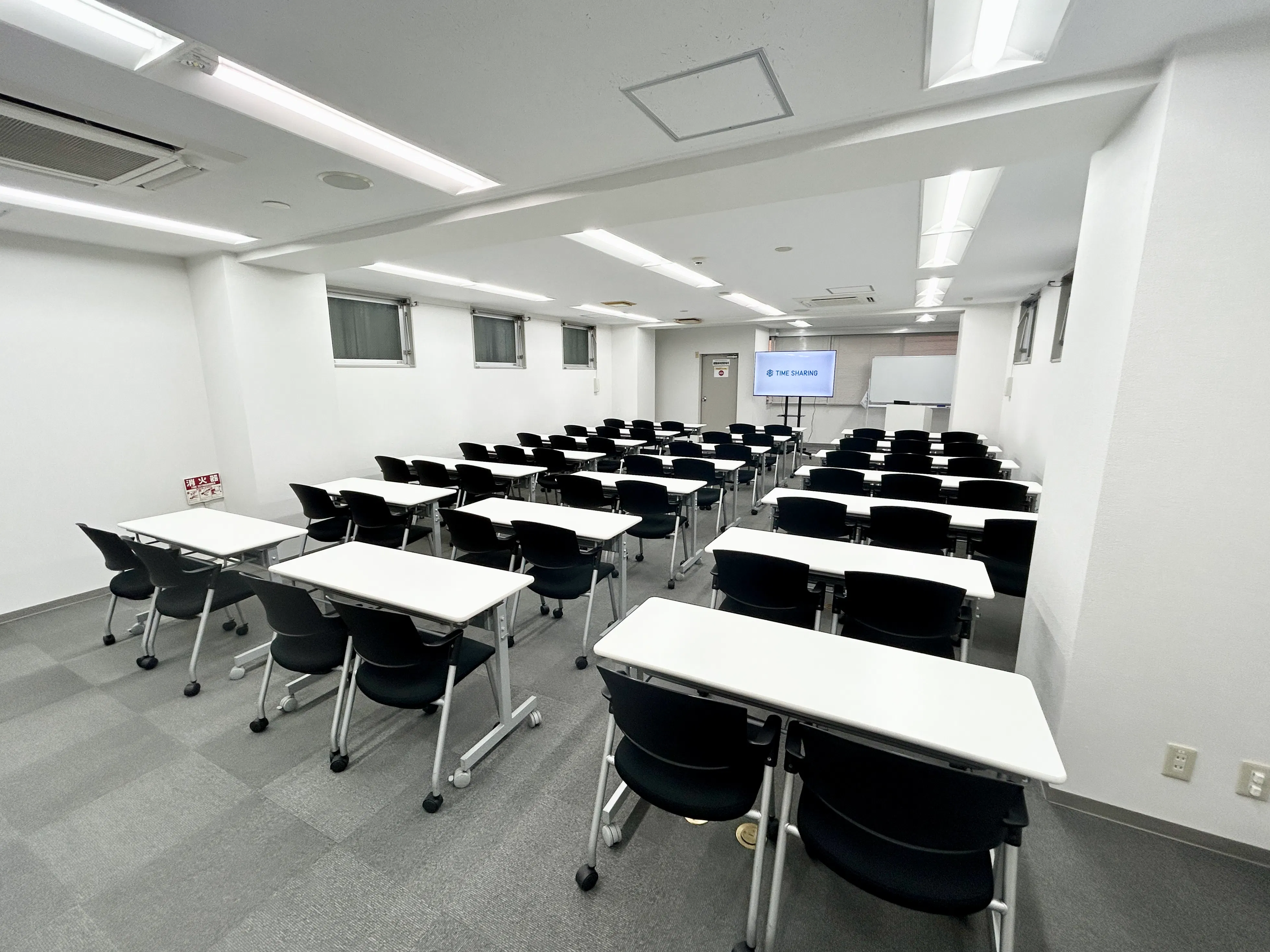 【TIME SHARING 渋谷｜渋谷駅1分】収容人数 着席52名｜無料のモニター・マイクなど什器が充実したイベントスペース