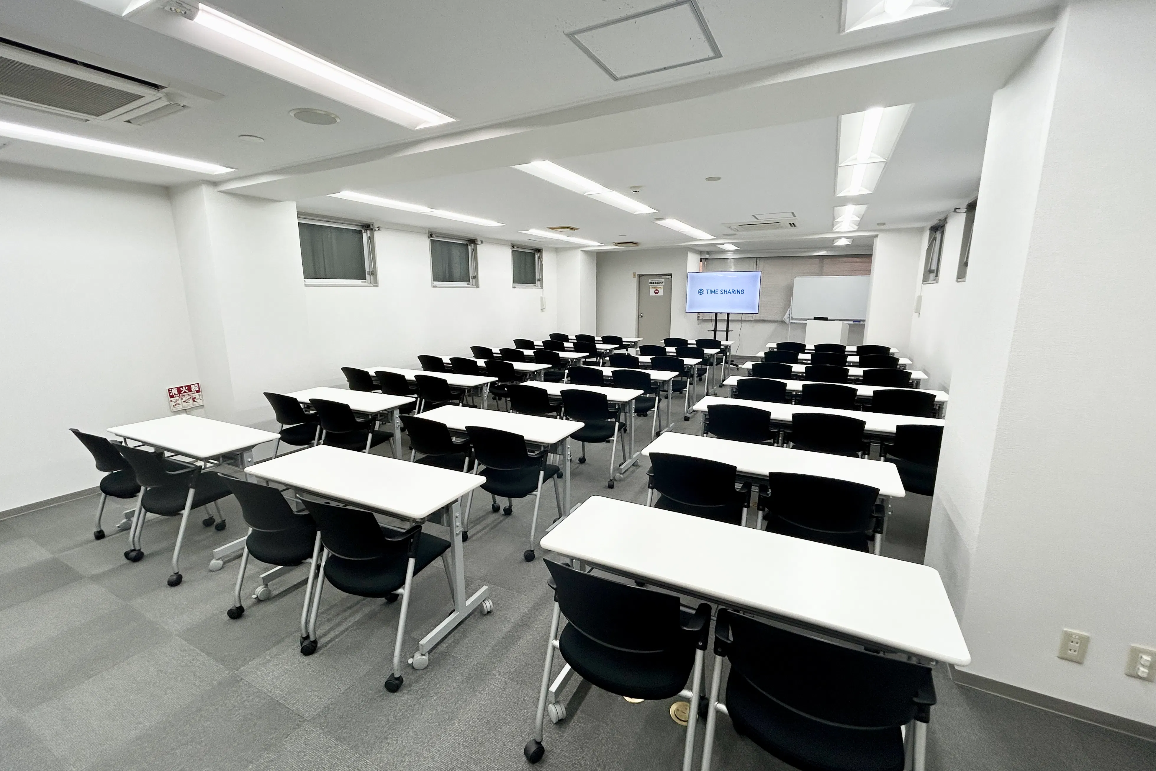 【TIME SHARING 渋谷|渋谷駅1分】収容人数 着席52名|無料のモニター・マイクなど什器が充実したイベントスペース