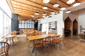 【テレコムセンター駅徒歩5分】お台場オフィスビル『the SOHO』内のカフェ併設イベントスペース