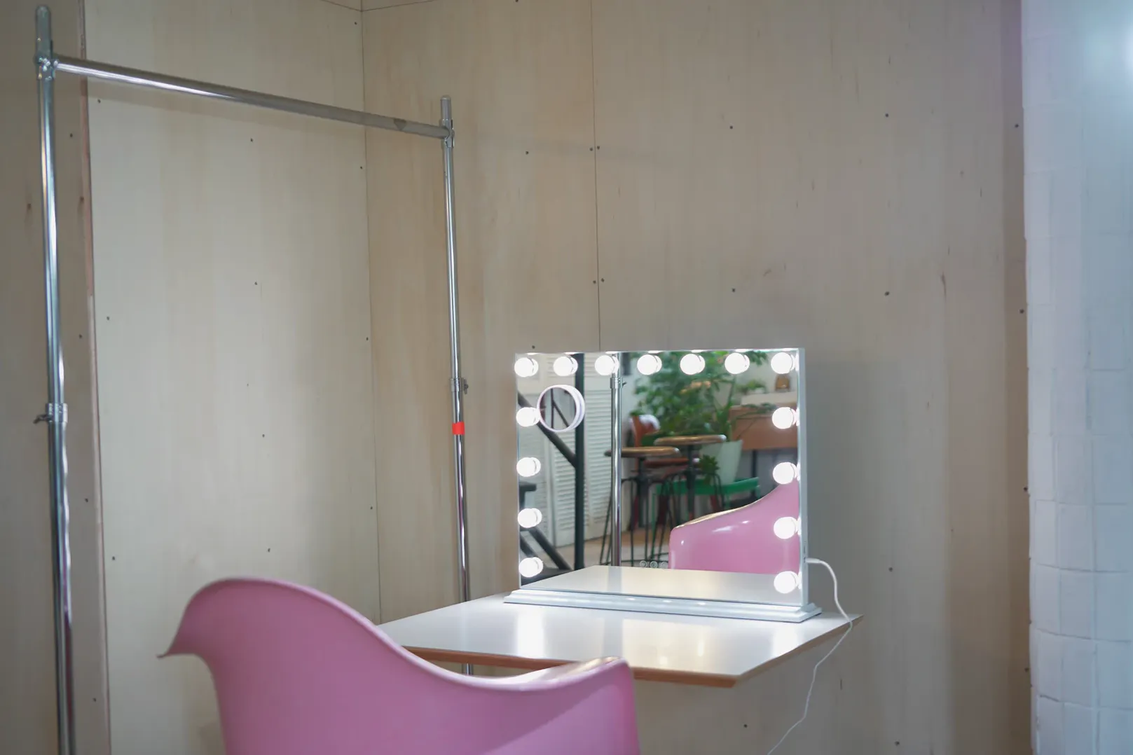 【神泉駅8分】ポートレートや動画撮影、物撮り等の各種撮影会に最適なハウススタジオ