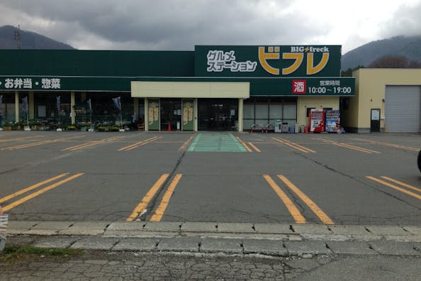 【ビフレ田沢湖店】プロモーションイベントや食物販に最適なスーパーの入口前スペース