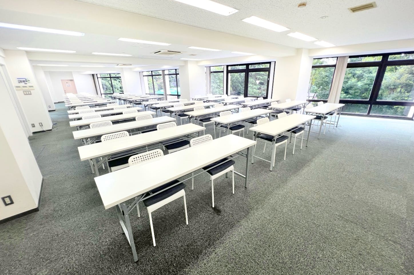 【新宿御苑前駅3分】招待制の製品PR会や受注販売会に適した100名程度収容可能なレンタルスペース