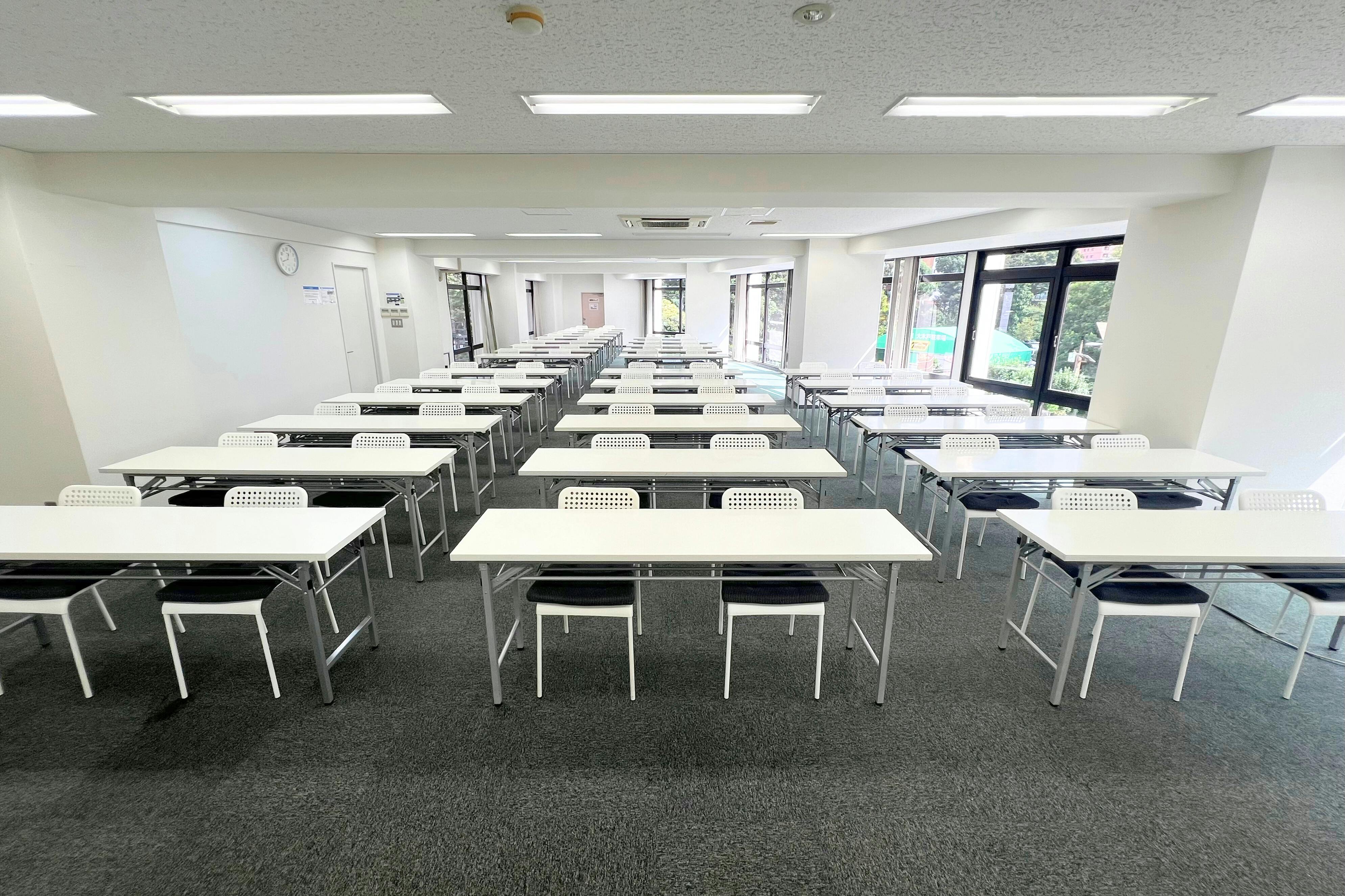 【新宿御苑前駅3分】招待制の製品PR会や受注販売会に適した100名程度収容可能なレンタルスペース