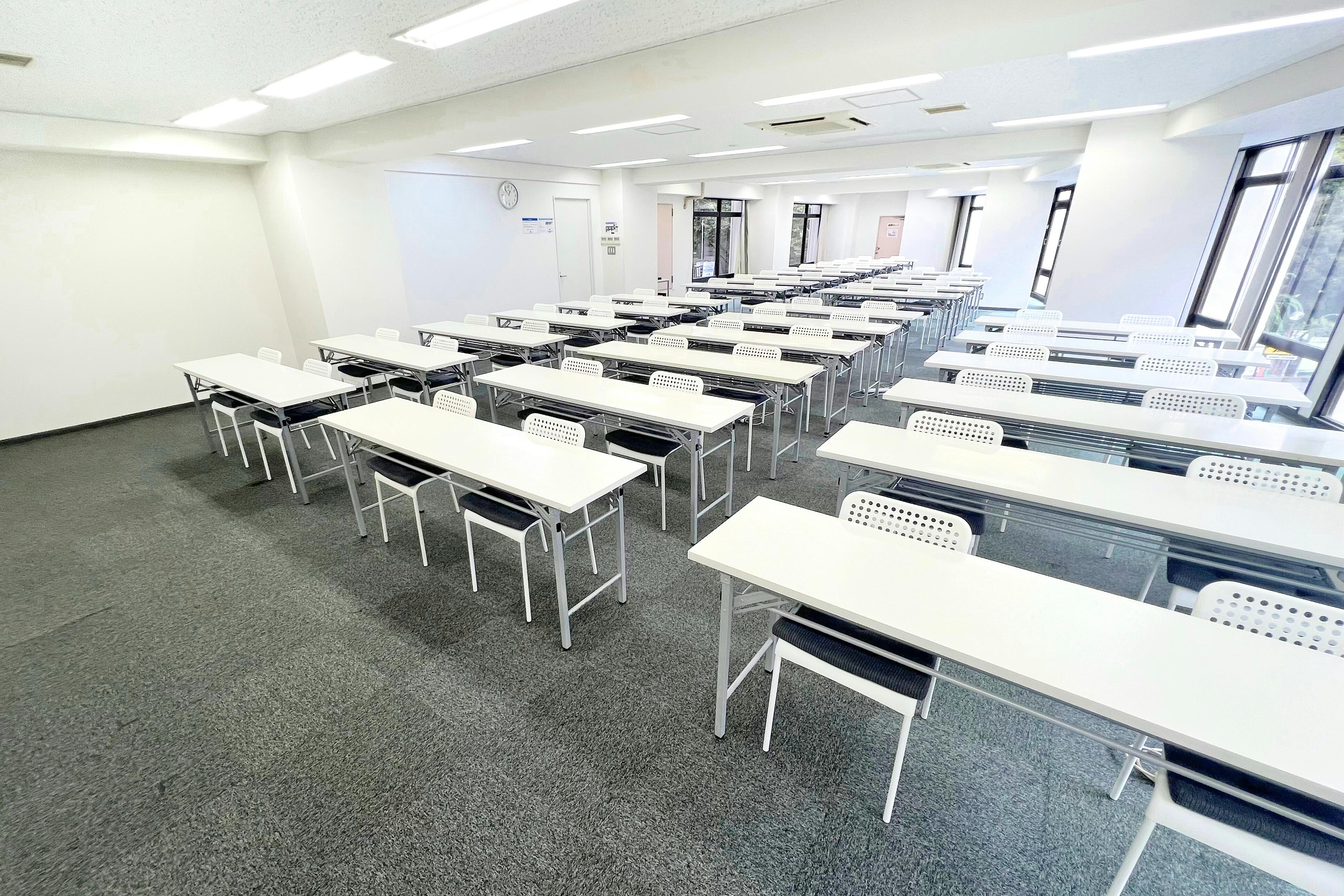 【新宿御苑前駅3分】招待制の製品PR会や受注販売会に適した100名程度収容可能なレンタルスペース