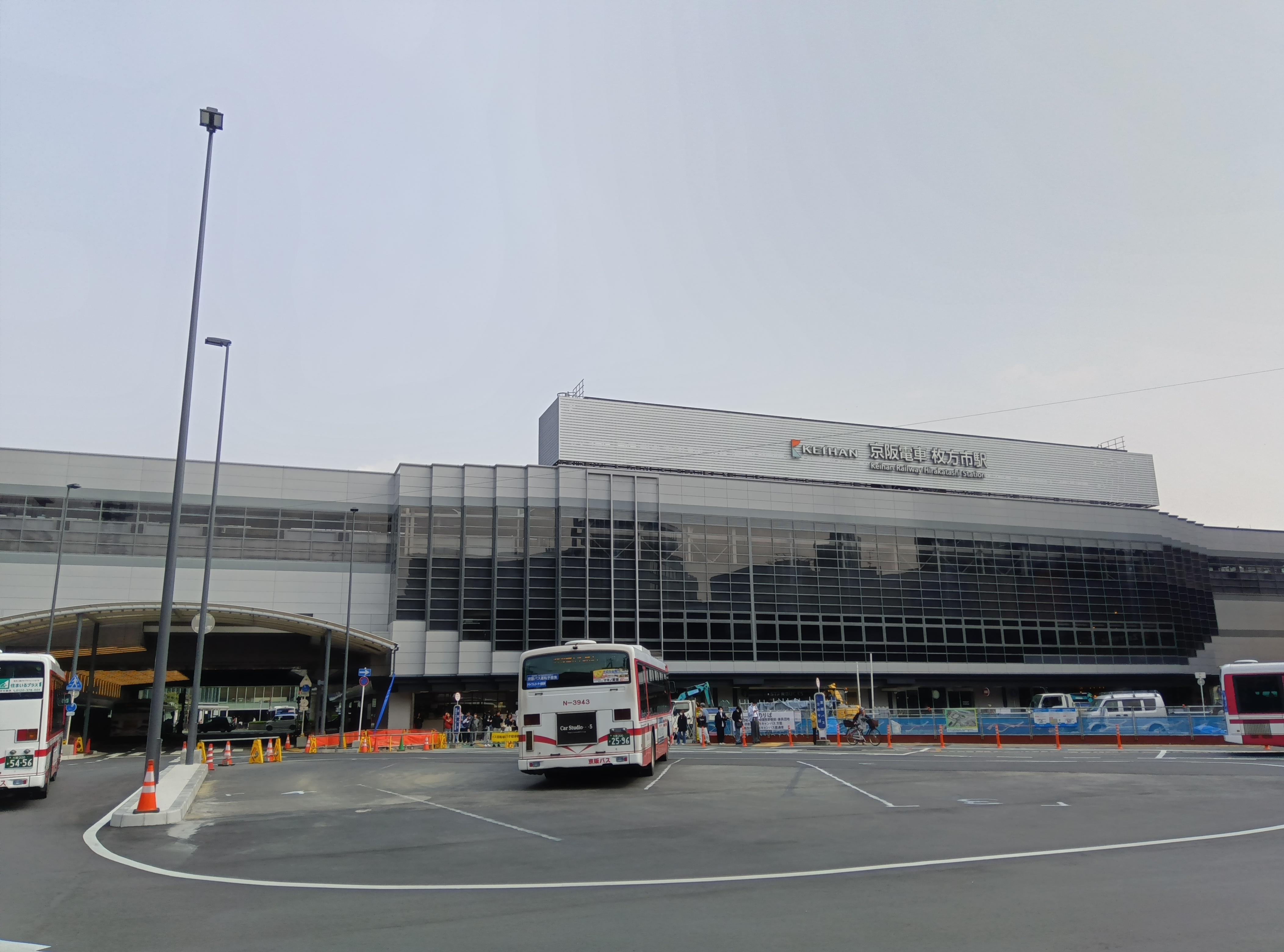 【枚方市駅】プロモーションイベントや食物販、物販のポップアップストアに最適な駅改札内のイベントスペース