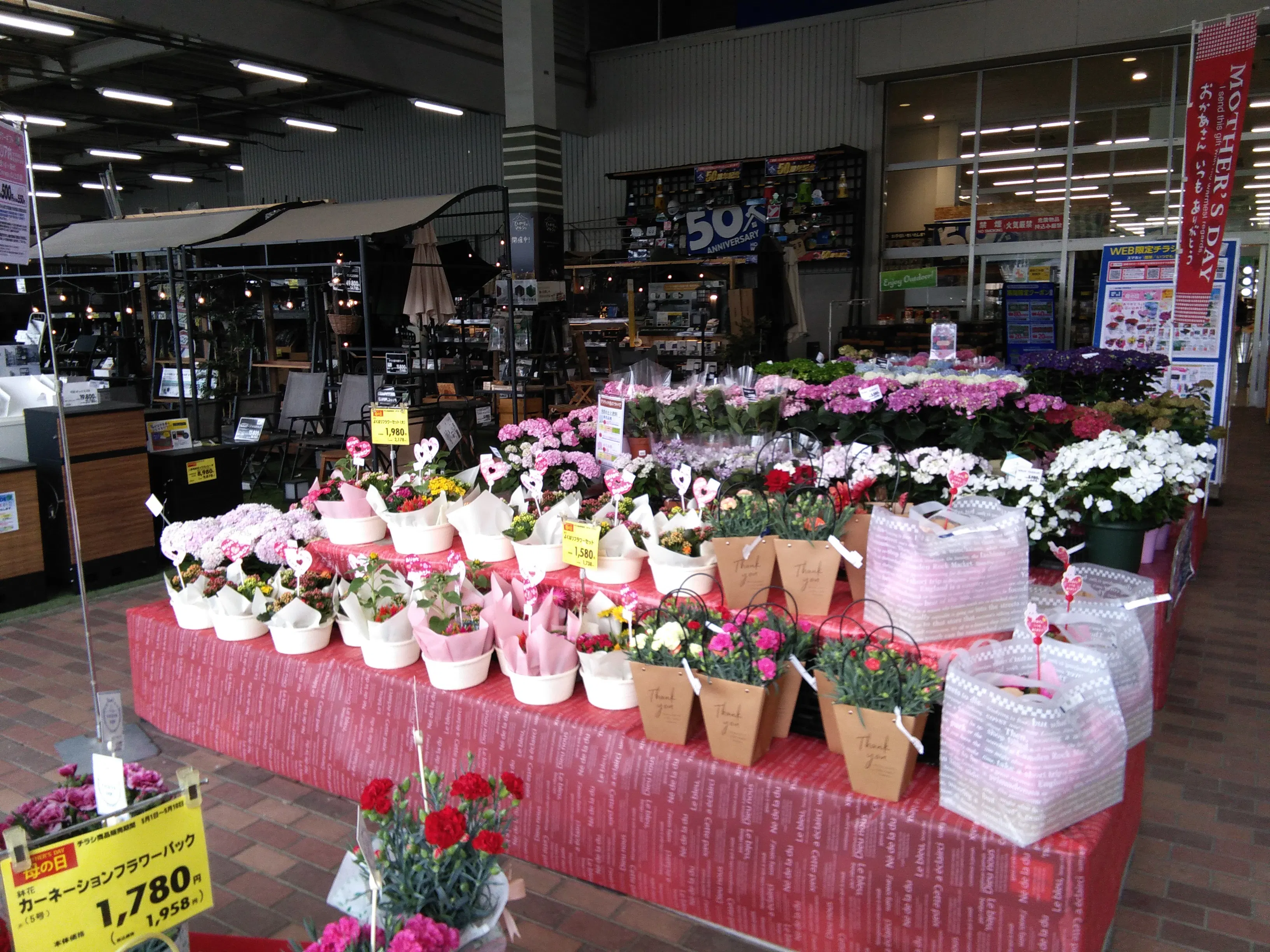 【ホームワイドプラス賀来店(大分県)】外売場 エントランス 催事スペース