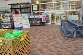 【ホームワイドプラス賀来店(大分県)】外売場 エントランス 催事スペース