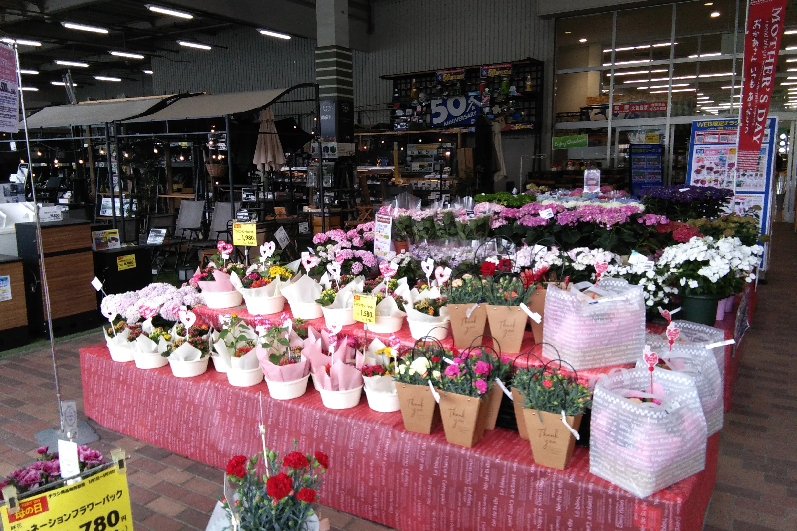 【ホームワイドプラス賀来店(大分県)】外売場 エントランス 催事スペース