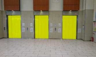 【イオンモール草津】モール内広告 エレベーター扉の画像