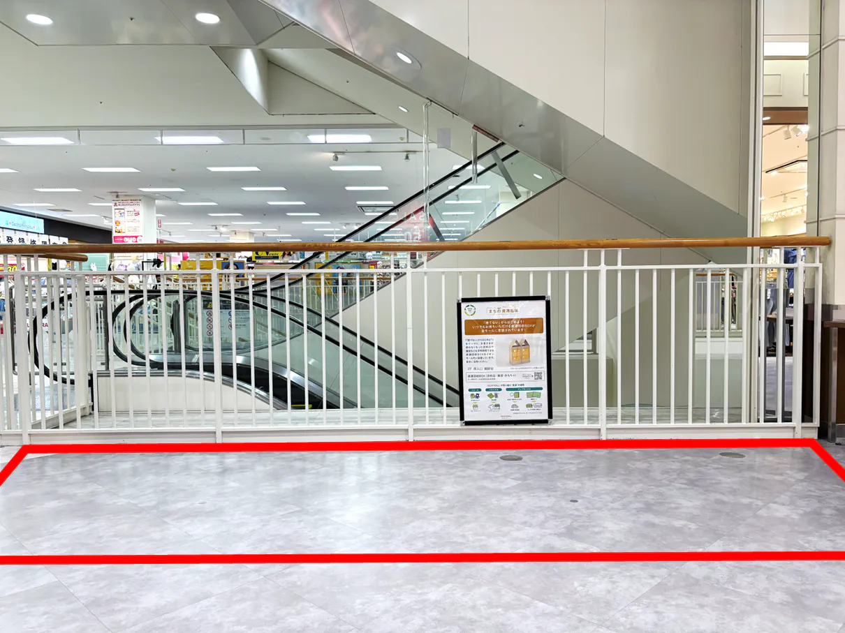 【イオンモール奈良登美ケ丘*】2F 南側エスカレーター横 ikka前(南半面)