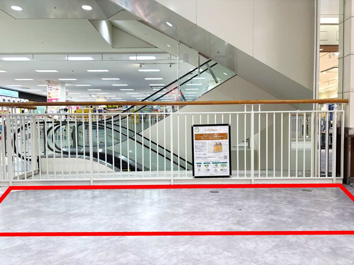 【イオンモール奈良登美ケ丘*】2F　南側エスカレーター横　ikka前(南半面)