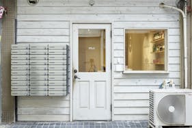 【高円寺駅3分】ポップアップや飲食ビジネスチャレンジ、展示会に最適な白を基調としたスタイリッシュなレンタルスペース