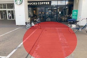 【イオン秦野】プロモーションやキッチンカーに最適な地域密着型のショッピングセンター1F正面入口近くの屋外スペース(スタバ側)