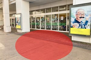 【イオン秦野】プロモーションやキッチンカーに最適な地域密着型のショッピングセンター1F正面入口近くの屋外スペース(スタバ側)