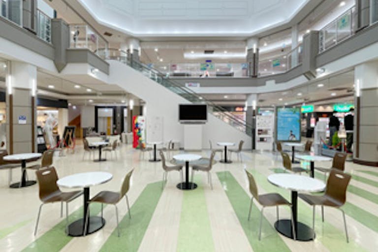 【イオンモール三光】1F セントラルコートの画像1