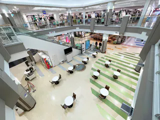 【イオンモール三光】1F セントラルコート