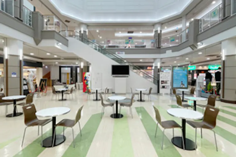 【イオンモール三光】1F セントラルコートの画像1