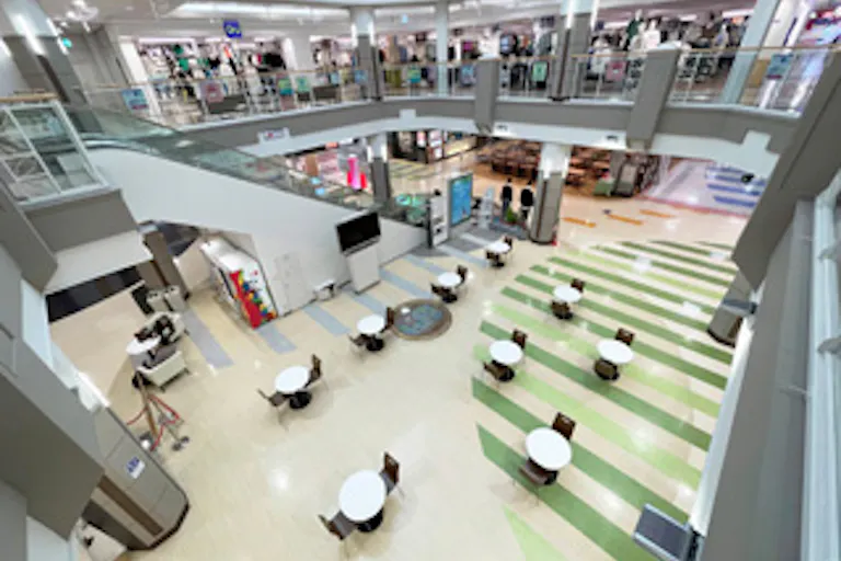 【イオンモール三光】1F セントラルコートの画像2