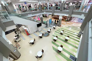 【イオンモール三光】1F セントラルコート