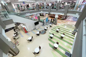 【イオンモール三光】1F セントラルコート