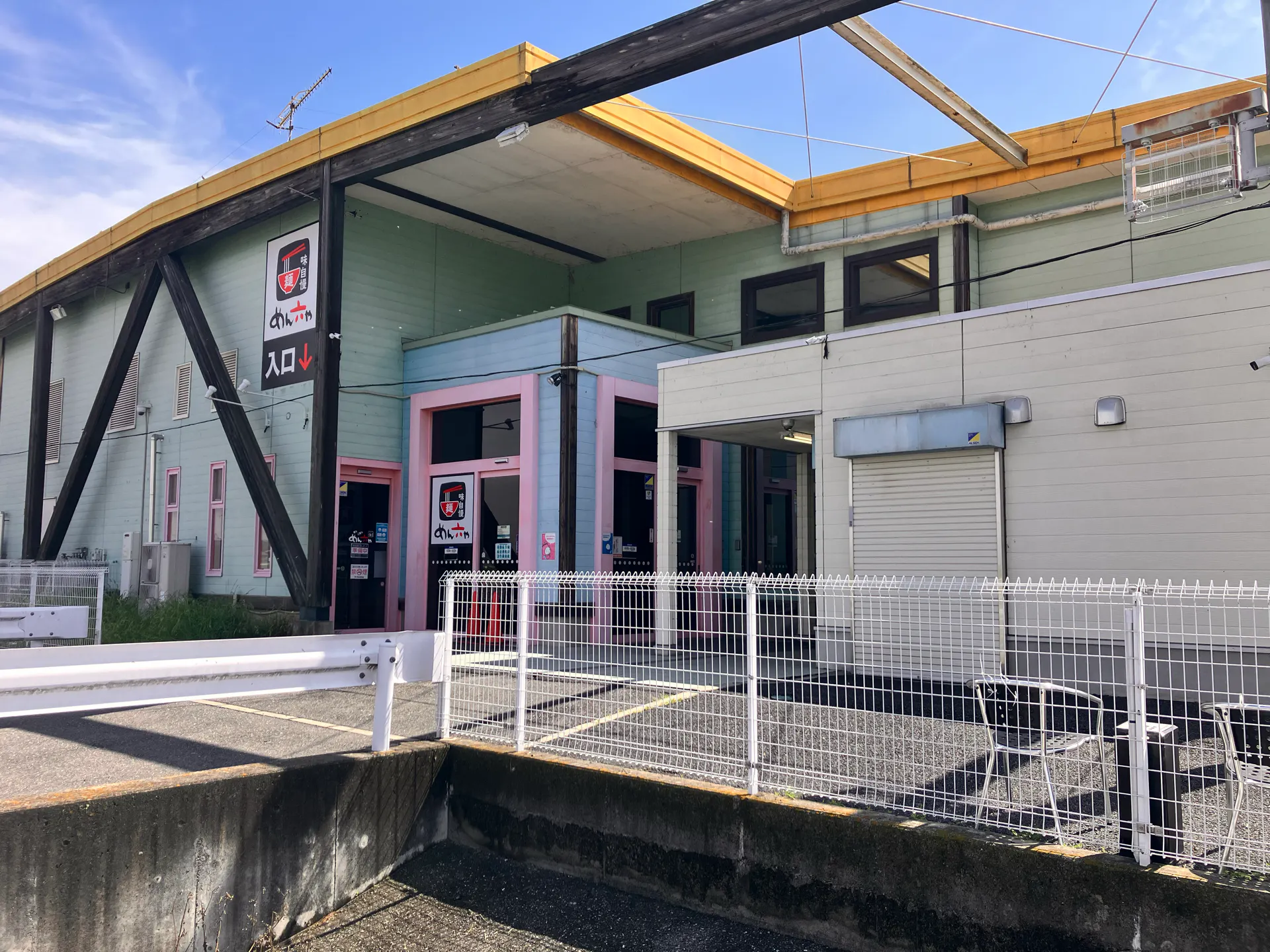 【ダイナム埼玉羽生店ゆったり館】キッチンカー出店やプロモーションイベントに最適なアミューズメント施設のイベントスペース(①店舗ラーメン屋出入口前)