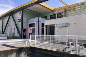 【ダイナム埼玉羽生店ゆったり館】キッチンカー出店やプロモーションイベントに最適なアミューズメント施設のイベントスペース(①店舗ラーメン屋出入口前)