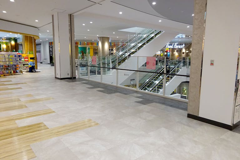【イオンモール上尾】2F サウスコート吹抜け横の画像1