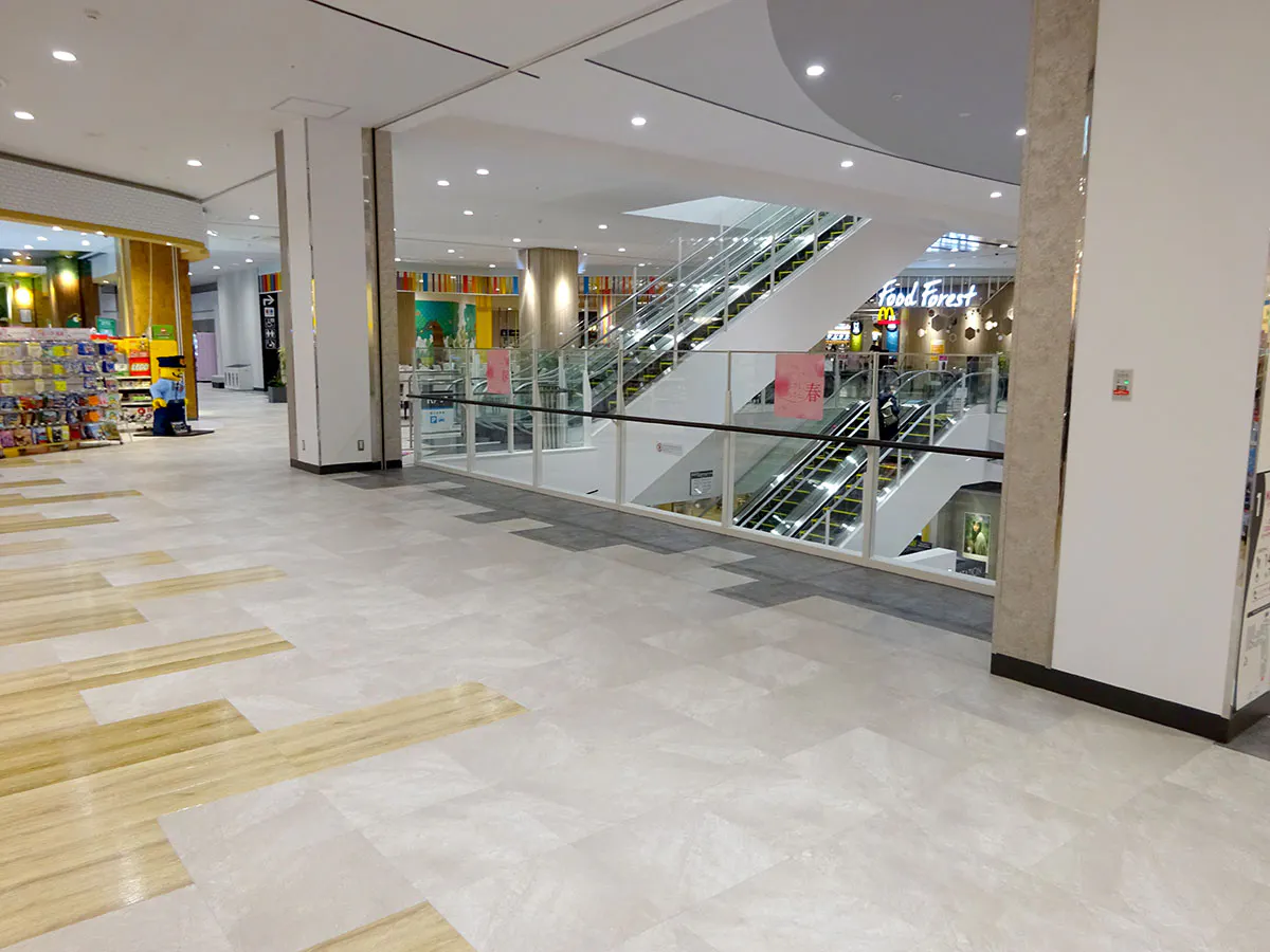 【イオンモール上尾】2F サウスコート吹抜け横の画像
