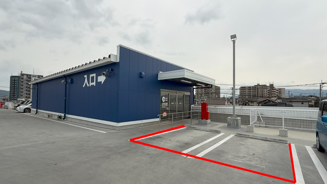 【スーパーセンタートライアル古賀花見店】キッチンカー・食物販の出店が可能な　 2F駐車場メイン出入口　キッチンカースペース①　※電源準備中