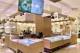 【マルイファミリー志木】1階 カレンダリウムF09【食物販・調理行為可能】生鮮食品フロアーに位置し、集合型のサークル状の区画。実演販売に最適なスペースです。