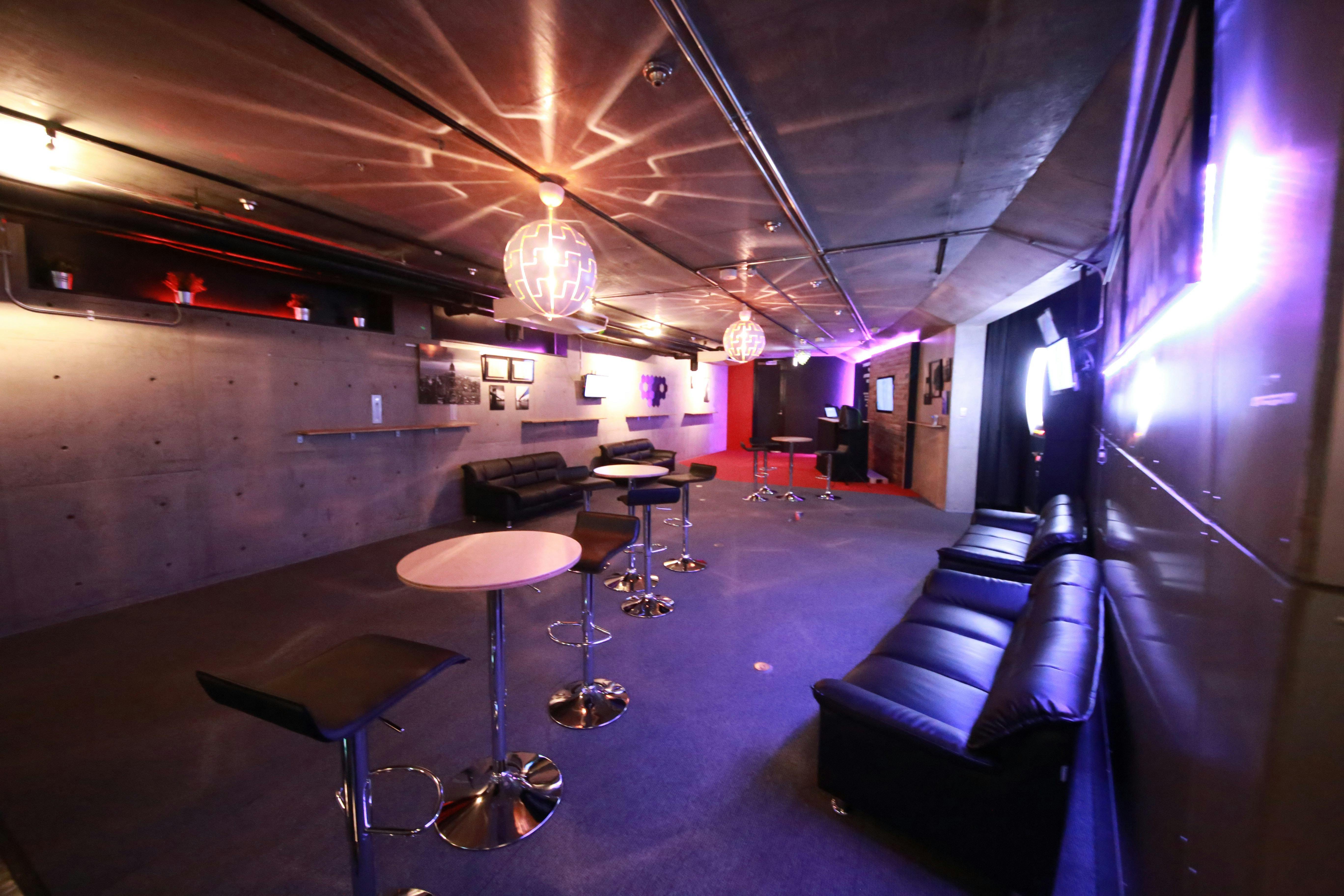 【四ツ橋駅4分】心斎橋駅からも徒歩5分圏内に位置する展示会やワークショップ、ロケに適した音響機材の充実した大人な雰囲気のイベントスペース