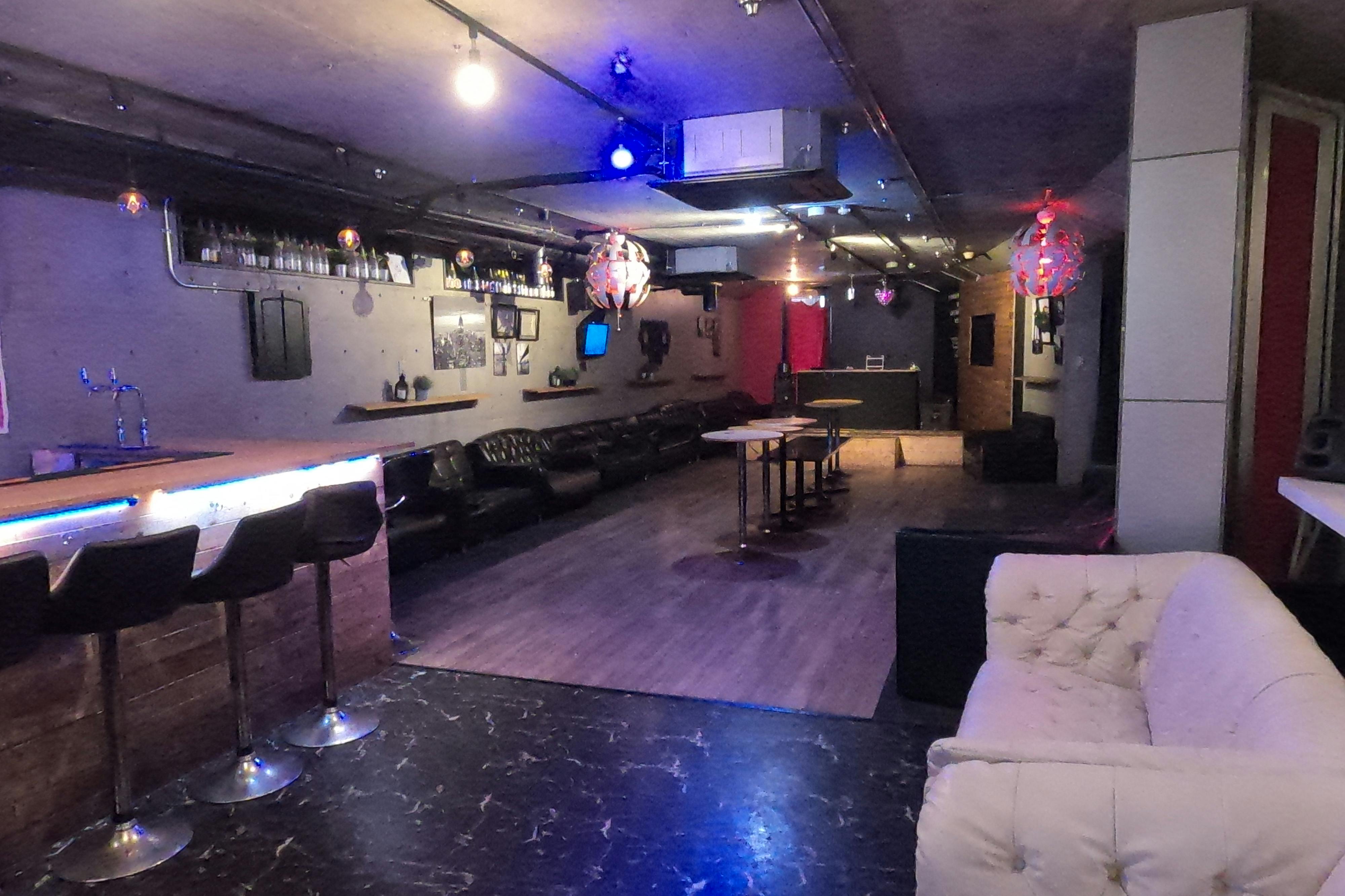 【四ツ橋駅4分】心斎橋駅からも徒歩5分圏内に位置する展示会やワークショップ、ロケに適した音響機材の充実した大人な雰囲気のイベントスペース