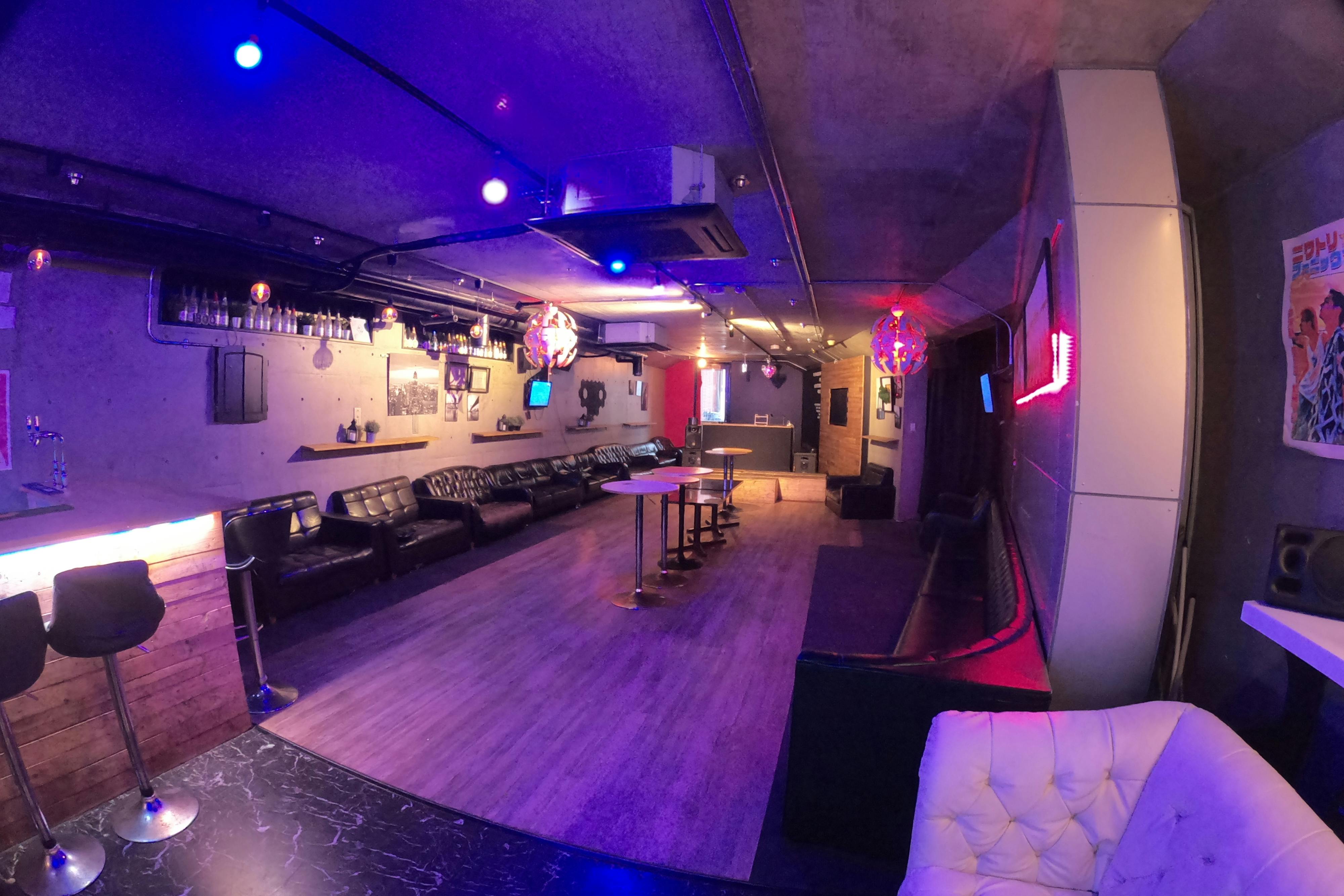 【四ツ橋駅4分】心斎橋駅からも徒歩5分圏内に位置する展示会やワークショップ、ロケに適した音響機材の充実した大人な雰囲気のイベントスペース