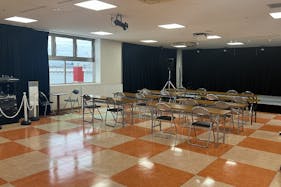 【ヘイワールド!!/ステージ広場】展示会やポップアップ、ライブイベントに最適な地域密着型の商業施設屋上駐車場から直結の大型イベントスペース