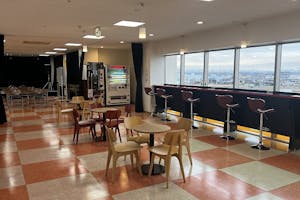 【ヘイワールド!!/ステージ広場】展示会やポップアップ、ライブイベントに最適な地域密着型の商業施設屋上駐車場から直結の大型イベントスペース