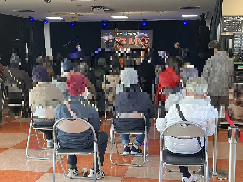 【ヘイワールド!!/ステージ広場】展示会やポップアップ、ライブイベントに最適な地域密着型の商業施設屋上駐車場から直結の大型イベントスペース