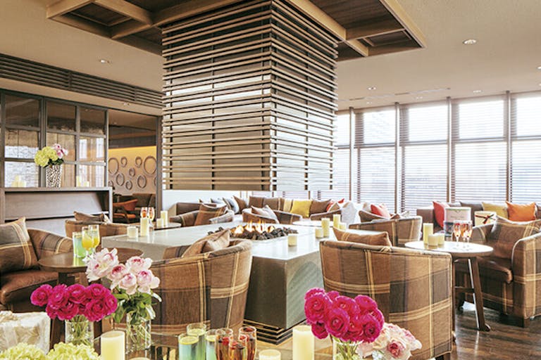 講演会や社員総会に活用できるフォーマルデザインのイベントスペースです