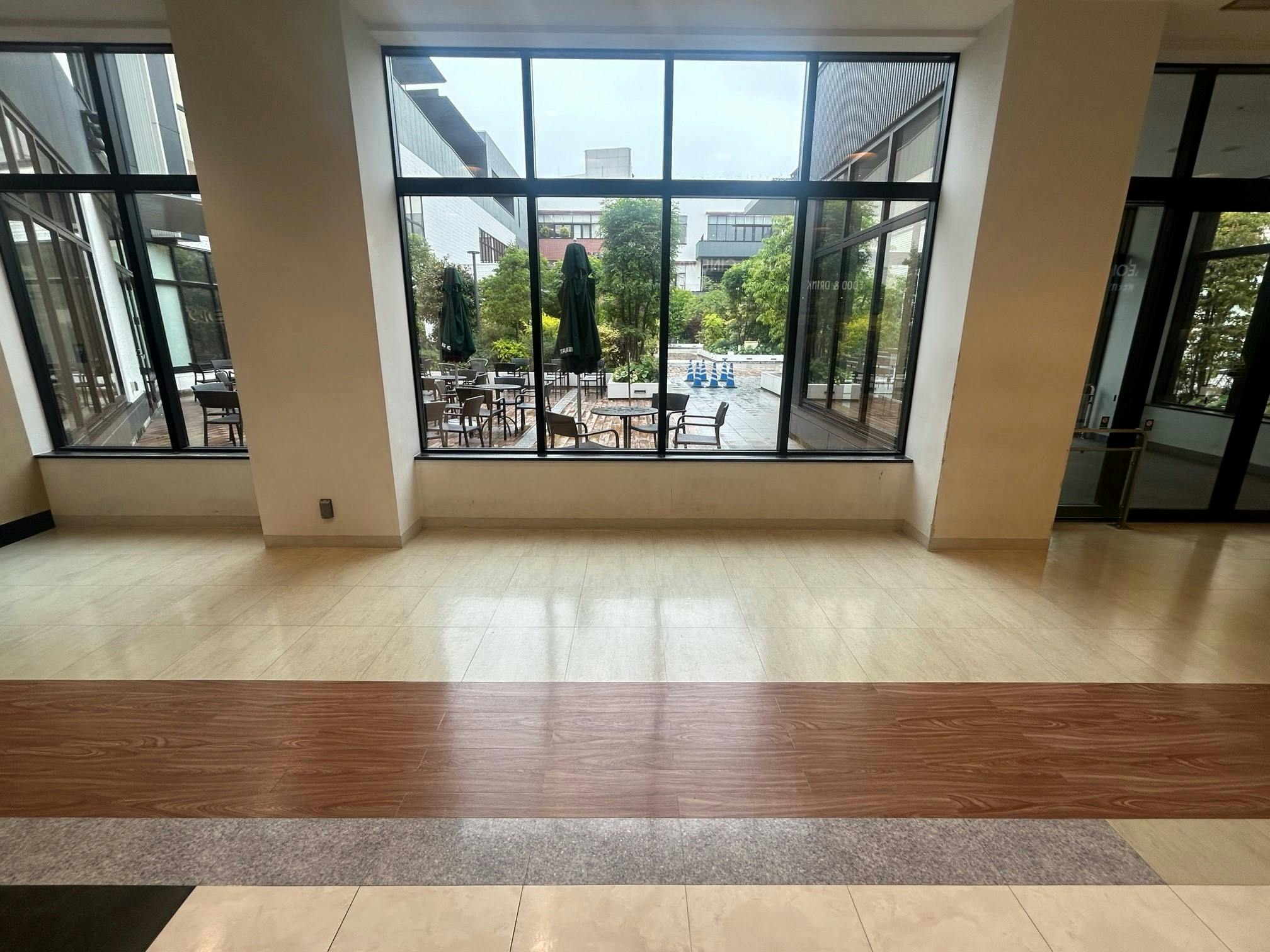 【イオンモール岡山】5F イオンシネマ前の画像